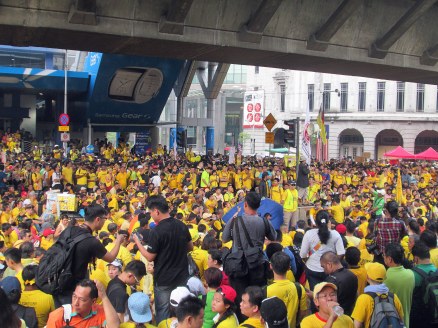 Bersih 4 Yellow Tsunami below Masjid Jamek LRT station